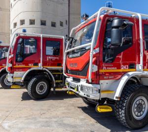 Fuerte incendio en Crevillente: el polígono Faima registra daños en cuatro naves