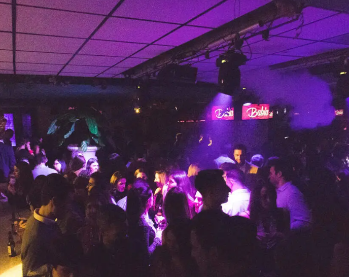 Cómo los ruidos, aforos y medidas de seguridad deciden si un bar o discoteca en Zaragoza cierra