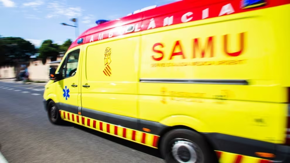 Se declara un fuego en una vivienda de Burriana con dos personas trasladadas al hospital. Contexto detallado del suceso