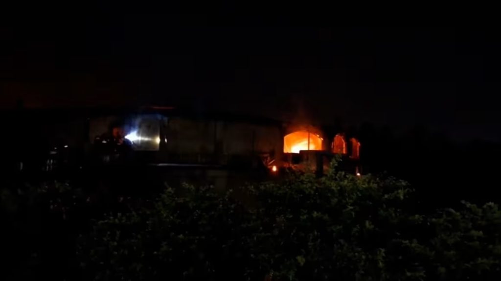 Tragedia en Goa: Un incendio en una sala de fiestas deja 25 muertos y desata clamor por mayor seguridad. Impacto inicial y respuesta inmediata de las autoridades.