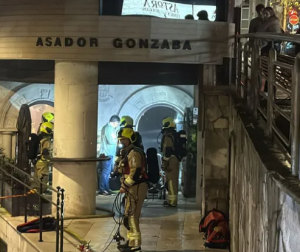 Restaurante Gonzaba en Santiago desalojado por fuego en la salida de humos