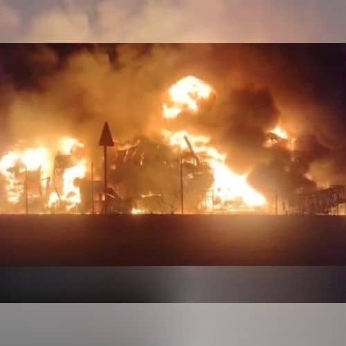 Fuego arrasa una nave industrial en Cantabria