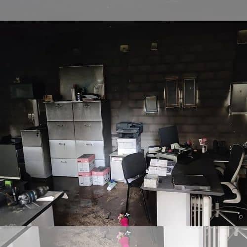 Oficina en llamas en Badajoz alerta a vecinos del edificio